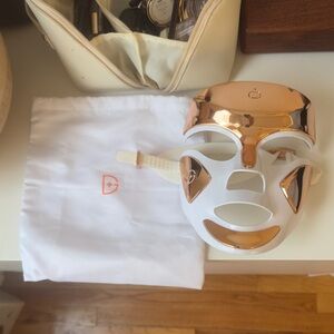 Dr Dennis Gross red & blue light mask